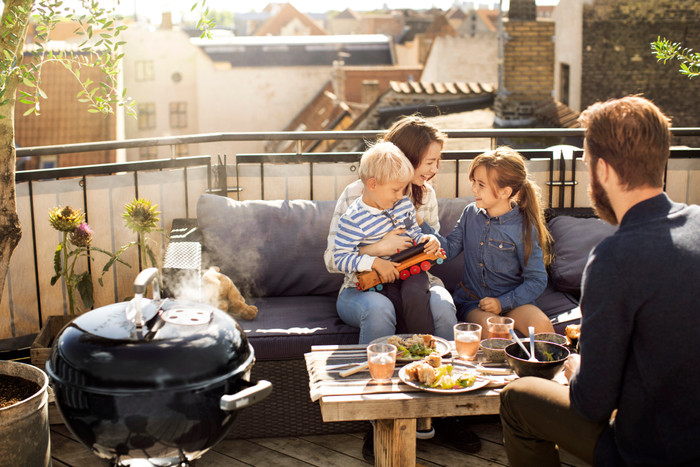 Weber Bar-B Kettle 47cm Black Starter Pack product in use