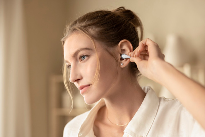 Shokz OpenDots 2 Wit product in gebruik