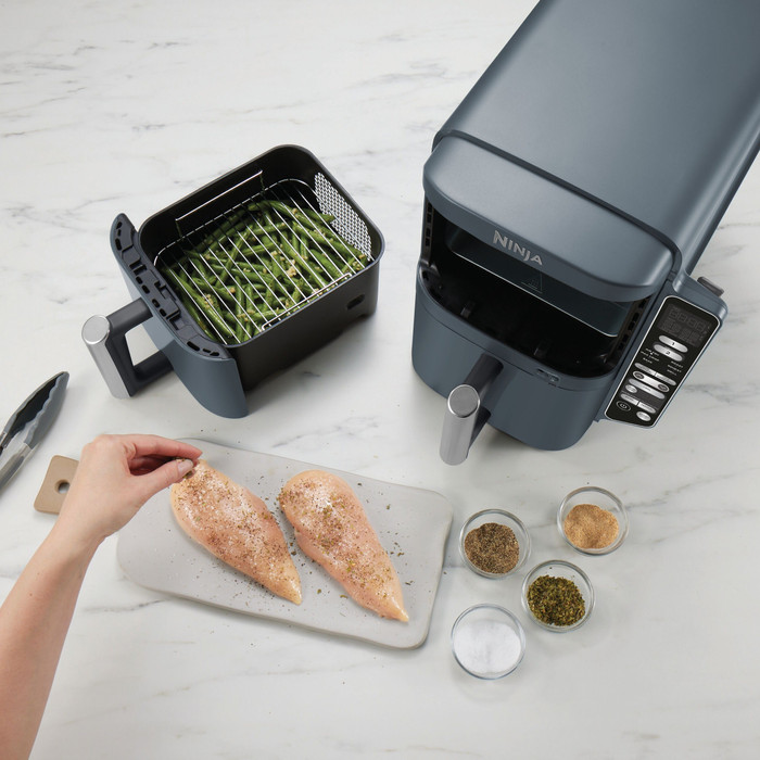 Ninja Double Stack XL Airfryer Blauw product in gebruik