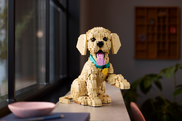 LEGO Icons Golden Retriever Puppy 11384 product in gebruik