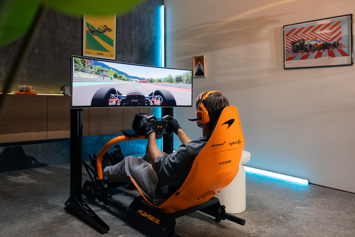 Playseat Formula Instinct McLaren Racing Edition product in gebruik