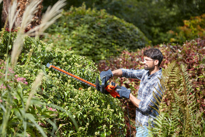 BLACK+DECKER BEHTS501-QS product in gebruik