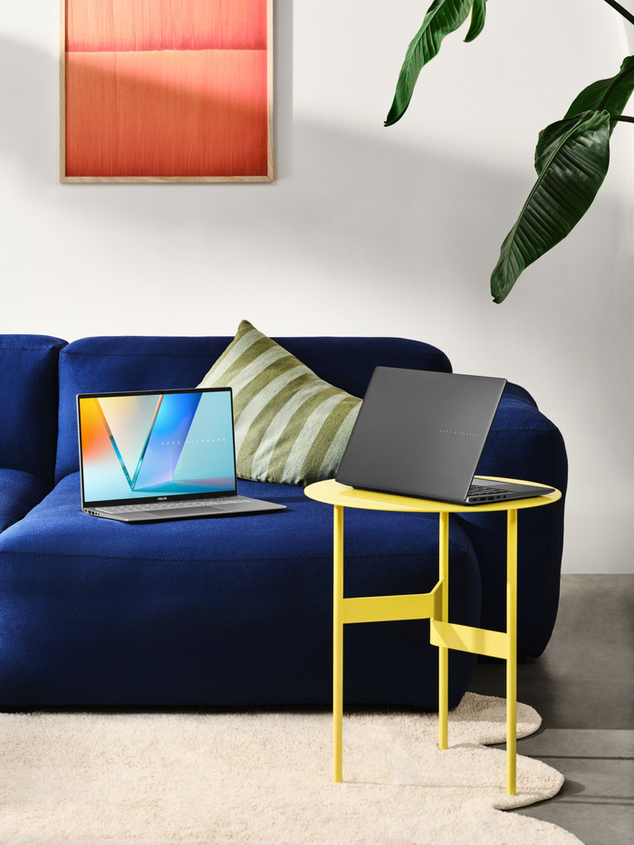 ASUS Vivobook S16 OLED Copilot+ PC M3607GA-SH004W Azerty product in gebruik