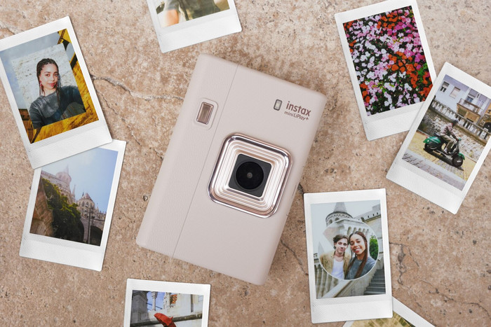 Fujifilm Instax Mini LiPlay+ Sand Beige product in gebruik