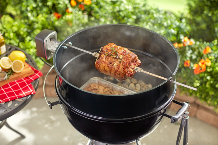 Weber Braadspit voor houtskoolbarbecues 57 cm product in gebruik