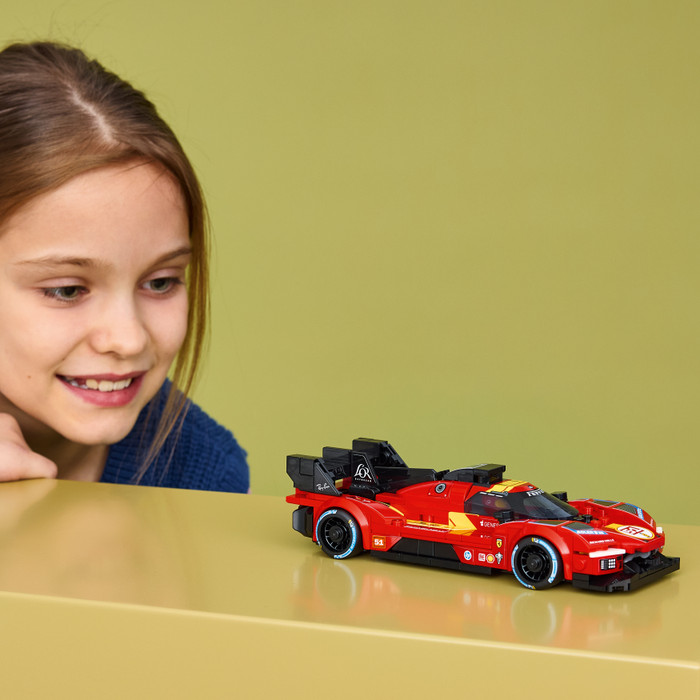 LEGO Speed Champions Ferrari 499P 77261 product in gebruik