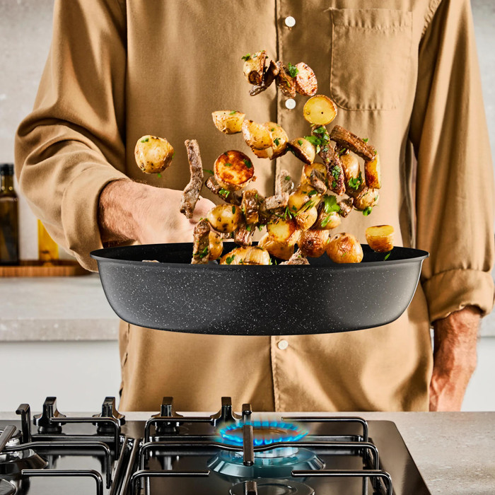 Tefal Experience Ceram Fusion Core inductie koekenpannenset 2-delig product in gebruik