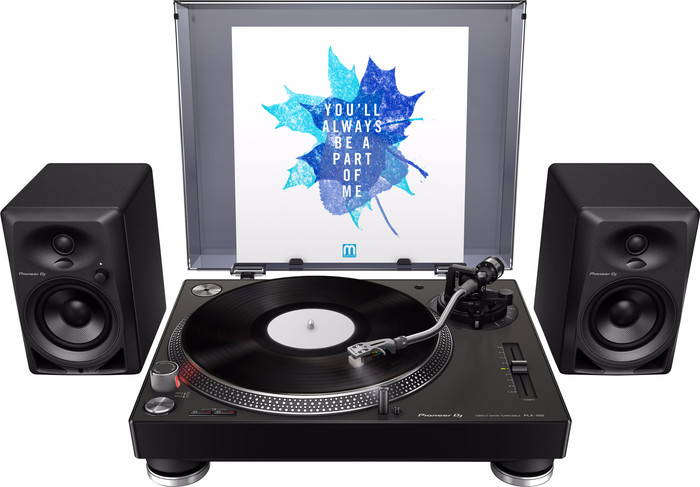 Pioneer DJ PLX-500 Black product in use