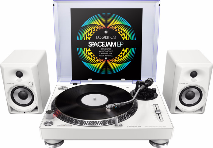Pioneer DJ PLX-500 White product in use