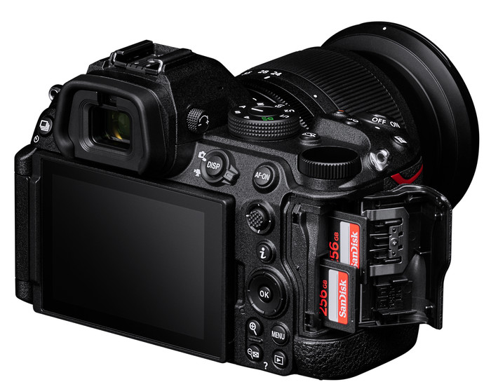 Nikon Z5 II + Nikkor Z 24-105mm f/4-7.1 rechterkant