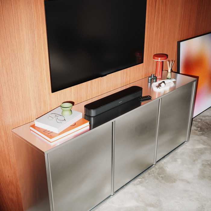Bose T V Speaker (2nd Gen) product in gebruik