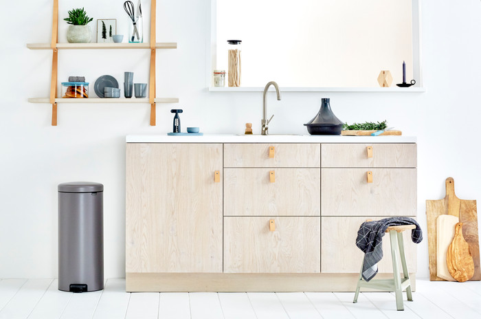Brabantia NewIcon Pedaalemmer 30 Liter Platinum product in gebruik