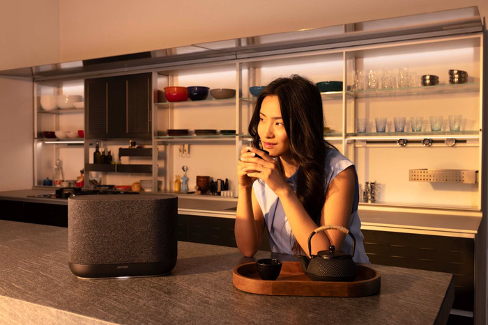 Denon Home 400 Zwart product in gebruik