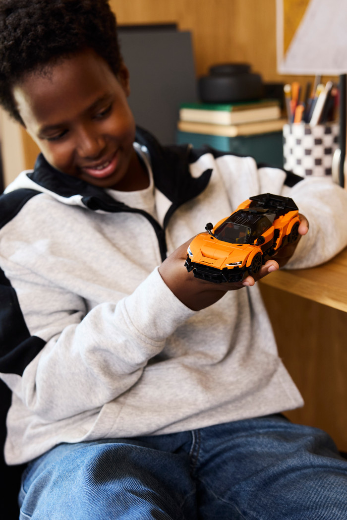 LEGO Speed Champions McLaren W1 77257 product in gebruik