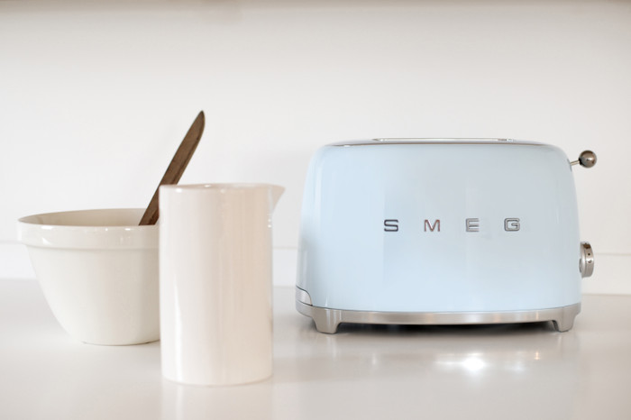 SMEG TSF01PBEU Light Blue product in use