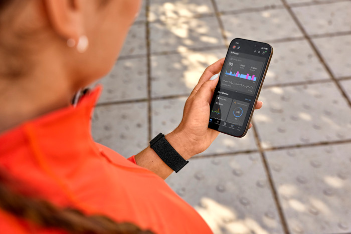 Garmin CIRQA Smart Band L/XL Zwart product in gebruik
