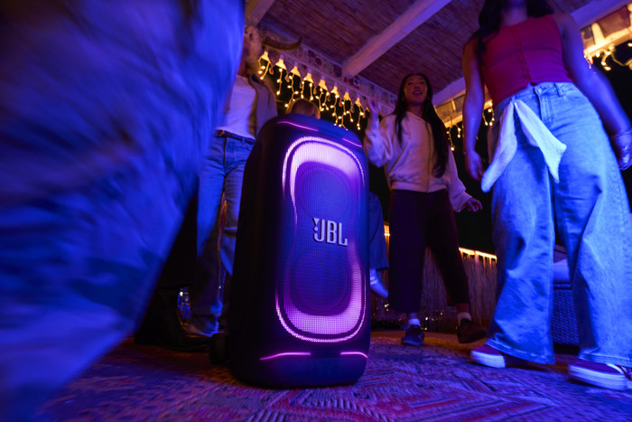 JBL Partybox 330 Zwart product in gebruik