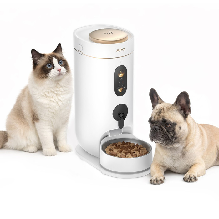 Mova Pet NutriPal 10 Ultra Wit product in gebruik