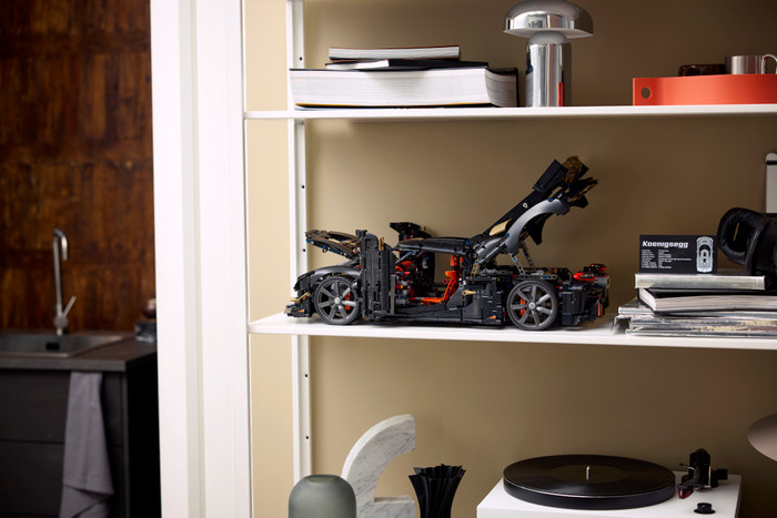 LEGO Technic Koenigsegg Sadair's Spear Megacar 42232 product in gebruik