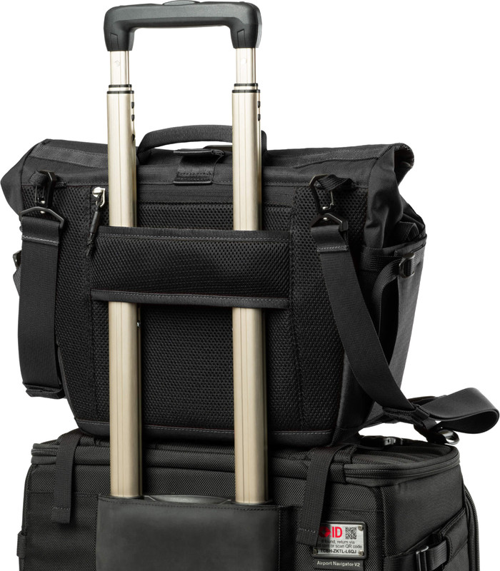 Think Tank FocusPoint Crossbody 13L Zwart detail