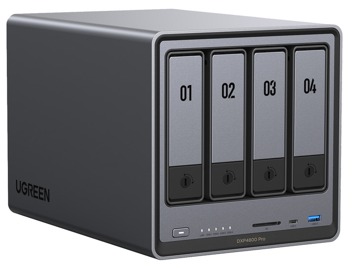 UGREEN DXP4800 Pro linkerkant