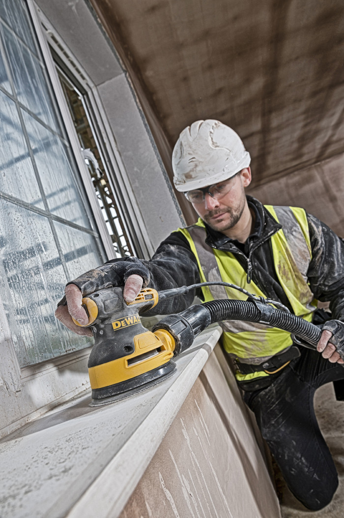 DeWalt DWE6423-QS + Bosch Disque Abrasif 125 mm K80, K120, K240 (25x) détail