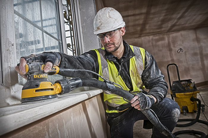 DeWalt DWE6423-QS + Bosch Disque Abrasif 125 mm K80, K120, K240 (25x) produit à l'usage