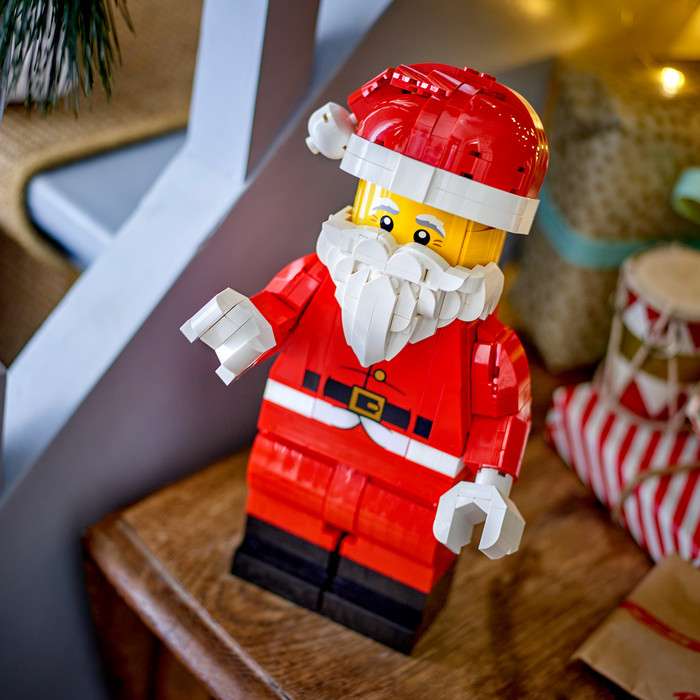 LEGO Large Santa Minifigure 40820 product in use