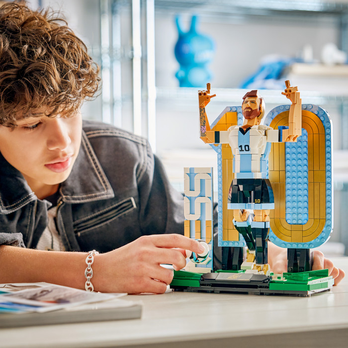 LEGO Editions Lionel Messi Voetballegende 43015 product in gebruik
