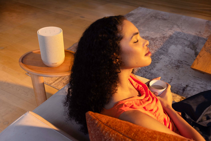 Denon Home 200 Zilver product in gebruik