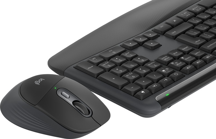 Logitech MK880 Signature Comfort Plus Wireless Keyboard and Mouse Combo Graphite QWERTY detail