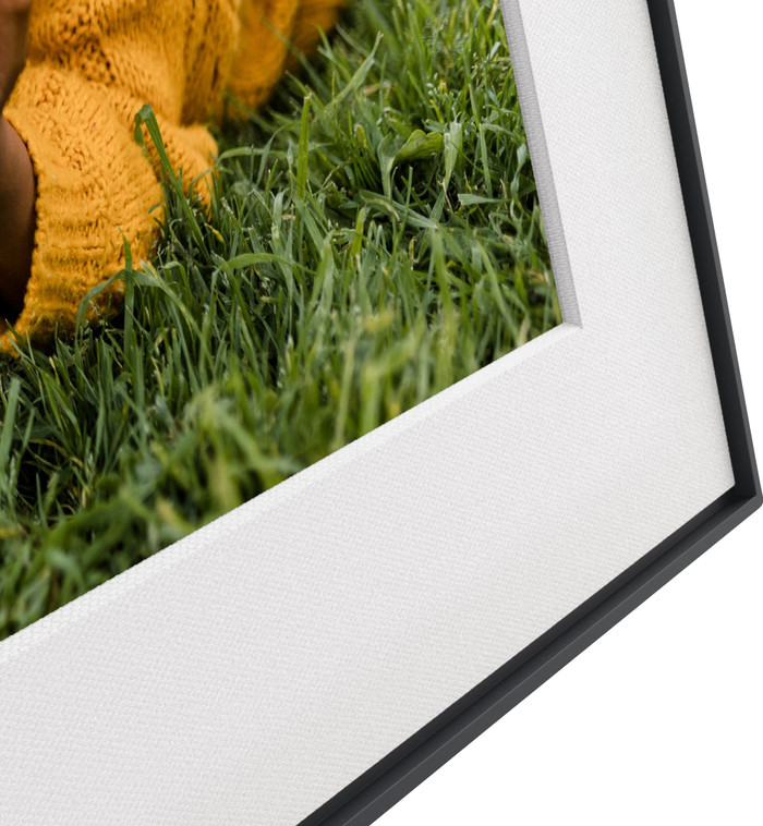 Aura Frames Walden Black detail