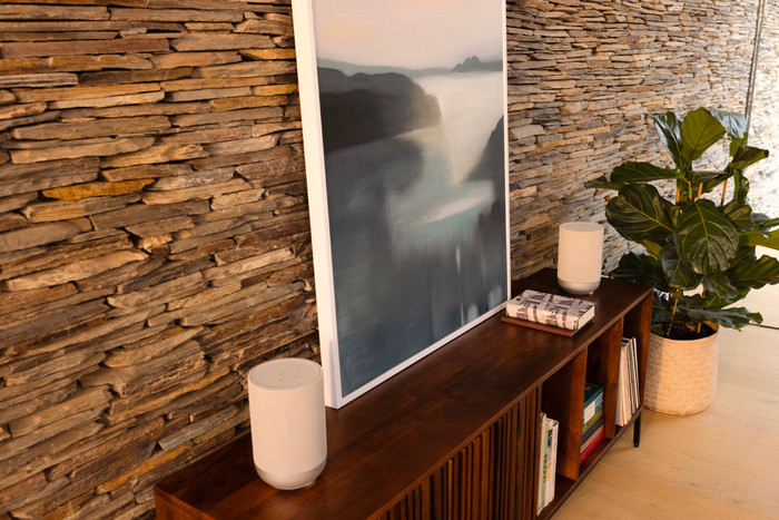 Denon Home 200 Zilver product in gebruik