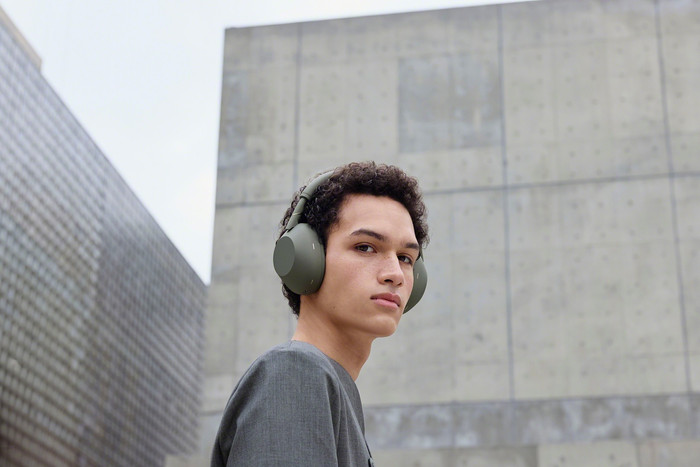 Sony WH1000XM6 Groen product in gebruik