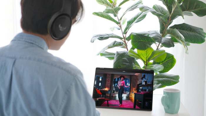 ASUS Vivobook 16 Flip OLED Copilot+ PC TP3607SA-SI099W Azerty product in gebruik