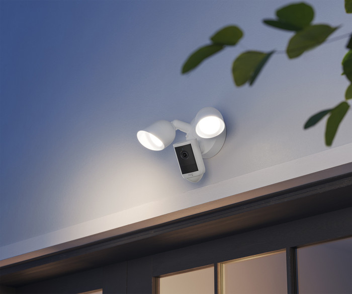 Ring Floodlight Cam 2e Génération Blanc produit à l'usage