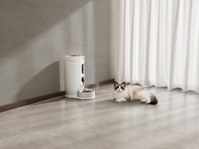 Mova Pet NutriPal 10 Ultra Wit product in gebruik