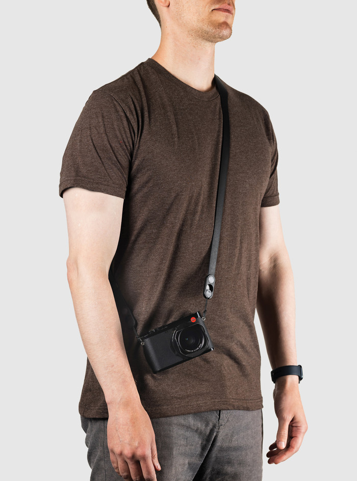 Peak Design Form Leather Camera Strap Long Zwart product in gebruik