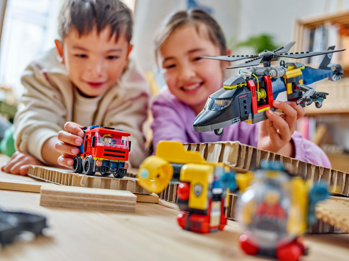 LEGO City - Hélicoptère, Camion de Pompiers et Sous-marin Modulable 60462 produit à l'usage
