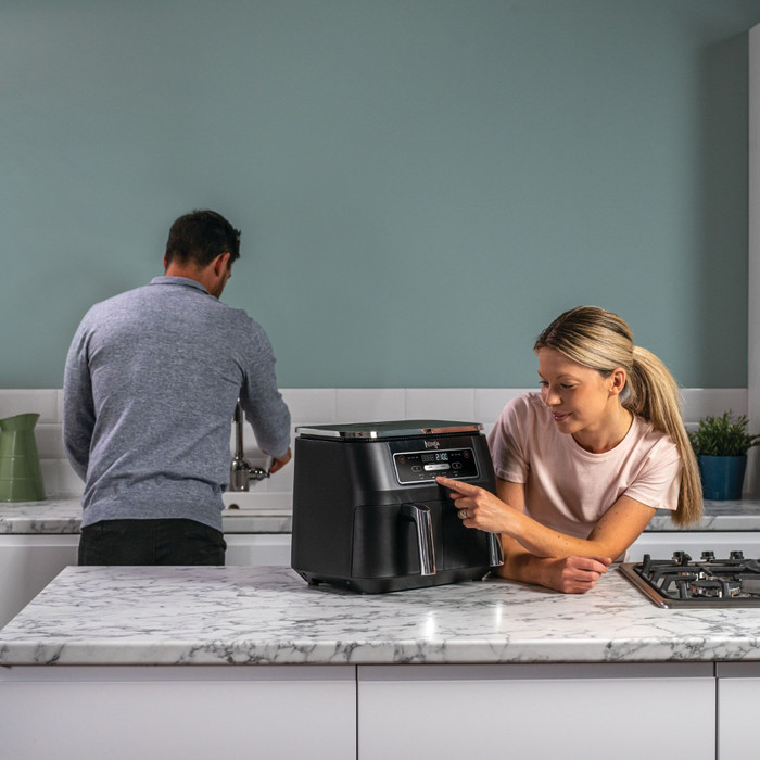 Ninja Foodi Dual Zone Airfryer AF200EU product in gebruik