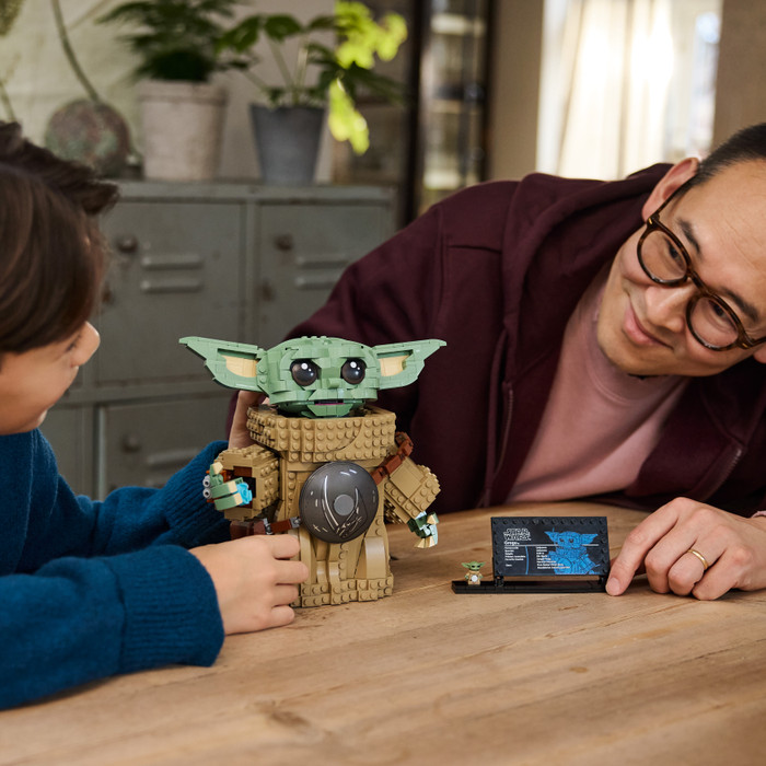 LEGO Star Wars Grogu als leerling van de Mandalorian 75446 product in gebruik