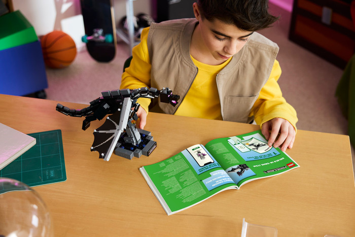 LEGO Minecraft de Enderdraak 21595 product in gebruik