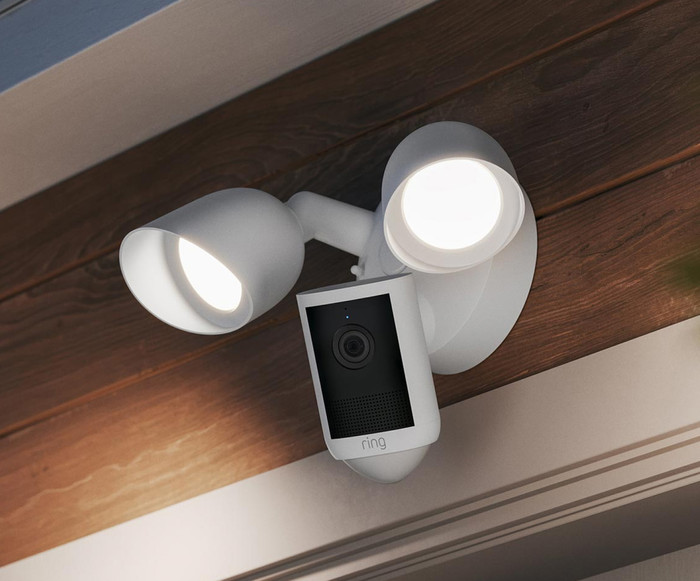 Ring Floodlight Cam 2e Génération Blanc produit à l'usage