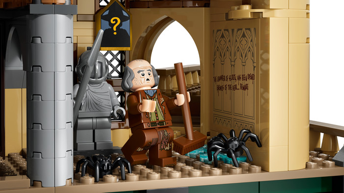LEGO Harry Potter Kasteel Zweinstein: Oostvleugel 76473 detail