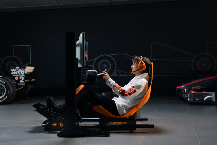 Playseat Formula Instinct McLaren Racing Edition product in gebruik