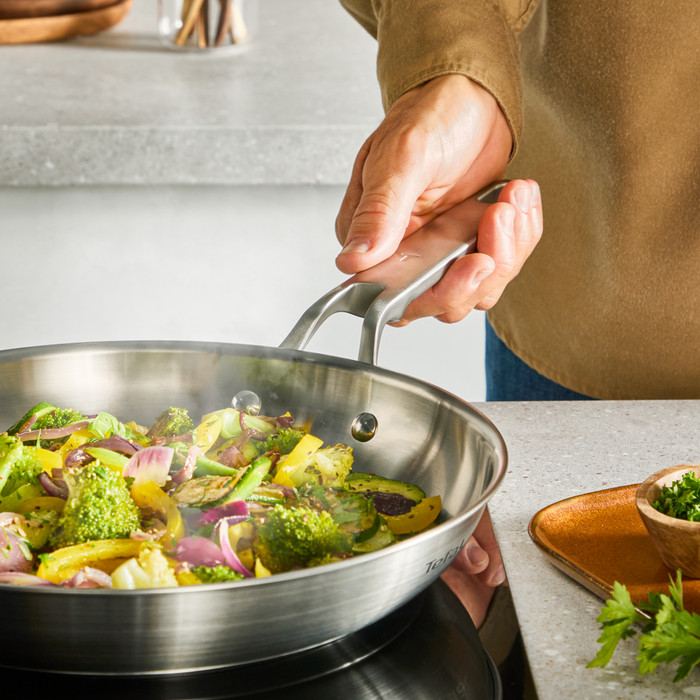 Tefal Extreme koekenpannenset 24/28 cm product in gebruik