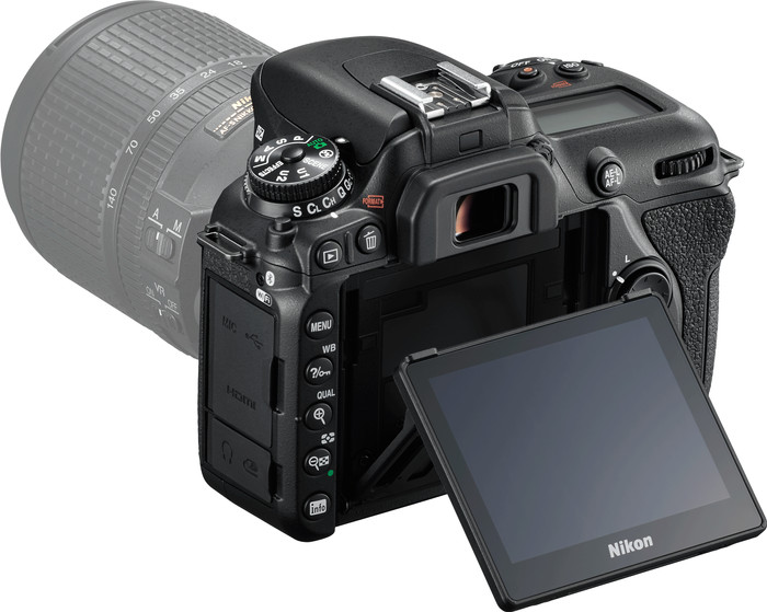 Nikon D7500 Body left side