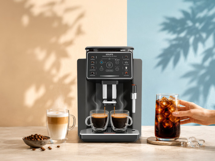 Krups Sensation Hot & Cold EA913H Zwart product in gebruik