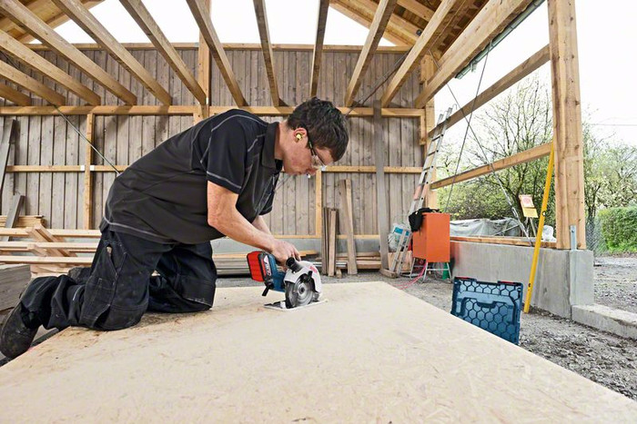 Bosch Professional GKS 18V-57 G 5Ah GBA Battery (2x) Starter Kit product in use