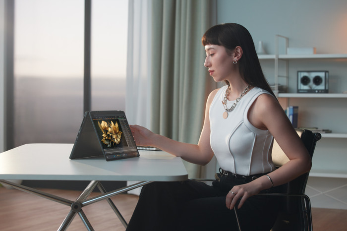 ASUS ProArt OLED PX13 HN7306EA-LX004X-BE Azerty product in gebruik